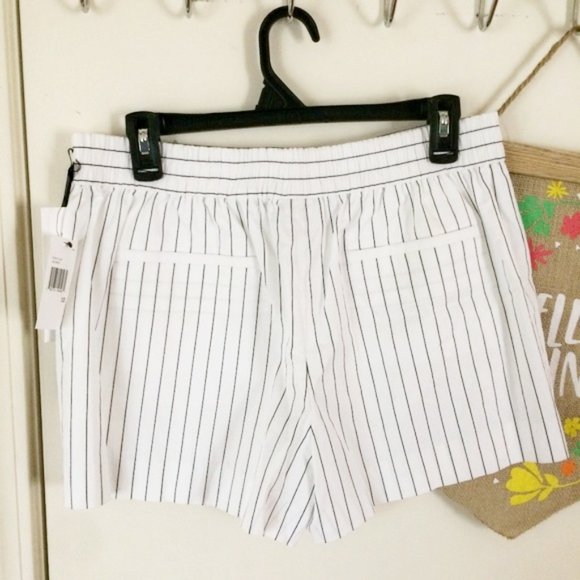 DKNY women's size 10 elastic waist striped short formal / walking shorts - Picture 3 of 4
